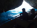 38-nejdříve jsme vpluli do Azurové jeskyně. Voda tu měla opravdu nádhernou barvu.JPG